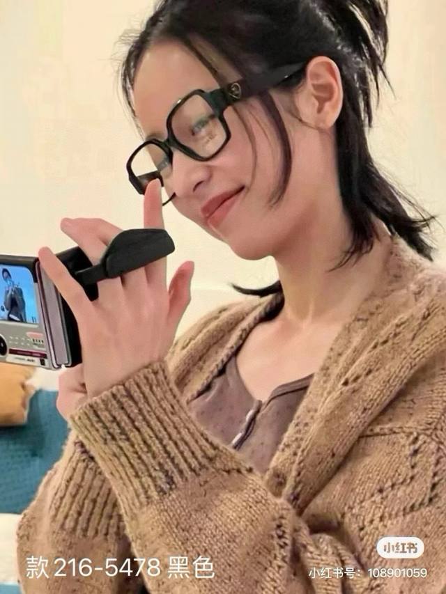 Chanel 香奈儿眼镜框素颜框 配全套包装 货号：款216-5478 被权志龙带火的眼镜太适合素颜啦，实至名归断货王！今年这么流行必须安排上呀 可盐可甜温柔小