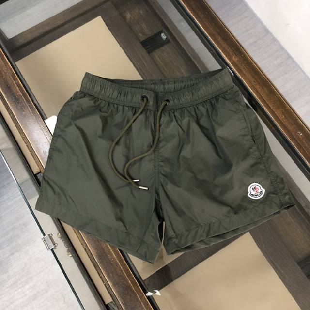 Moncler 蒙口 春夏新品、最新专柜款短裤、时尚沙滩裤、定制原版 做工细节无可挑剔、完美出品、专柜高科技速干纤维尼龙面料、清爽舒适、型男必备、13色可选、尺