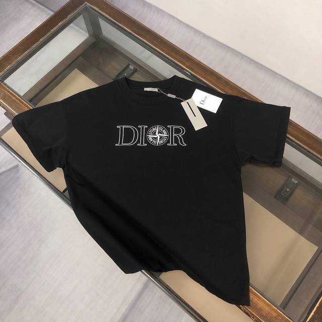 Dior 迪奥& Stone Island 石头岛 联名 25Ss专柜同款圆领短袖T恤 情侣款 定制棉质面料 厚板立体！衣服偏厚使整体高透气和柔软性的质感更加凸