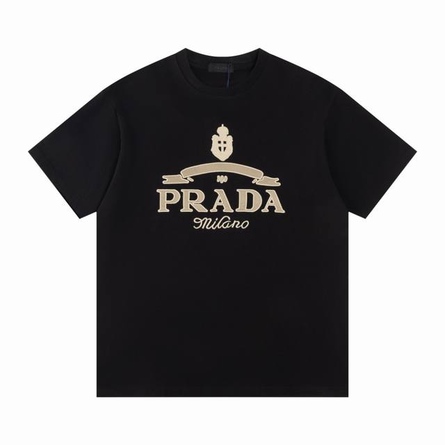 Prada 普拉达 春夏最新砖柜同步 上身舒适透气 可选全网独发 高品质-采用双纱纯棉280G，不缩水不退色。手感舒服，质感超强全套原版辅料，细节到位，潮男潮女