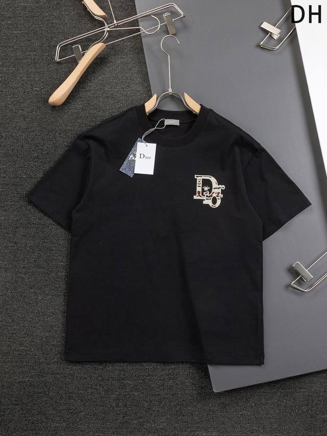 Dior 迪奥 微宽版版型 S-Xl Cd 25Ss新品专柜永恒经典款 胸口Cd小蜜蜂刺绣Logo图案，后幅小蜜蜂大Logo刺绣 作为奢侈界的龙头，D家可谓是当